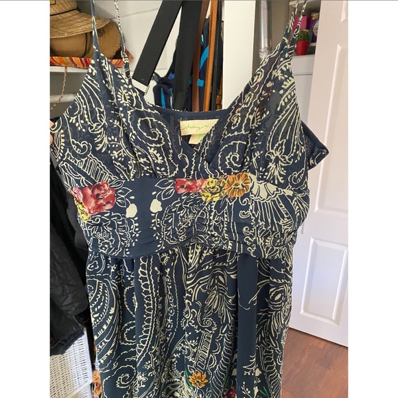 Dress - Picture 2 of 3